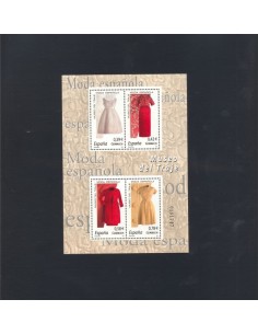 MODA ESPAÑOLA. BALENCIAGA. HOJITA BLOQUE DENTADA