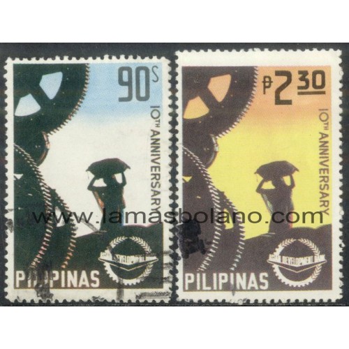 SELLOS FILIPINAS 1977 - BANCA ASIATICA DE DESARROLLO 10 ANIVERSARIO DE SU FUNDACION - 2 VALORES MATASELLADOS - CORREO